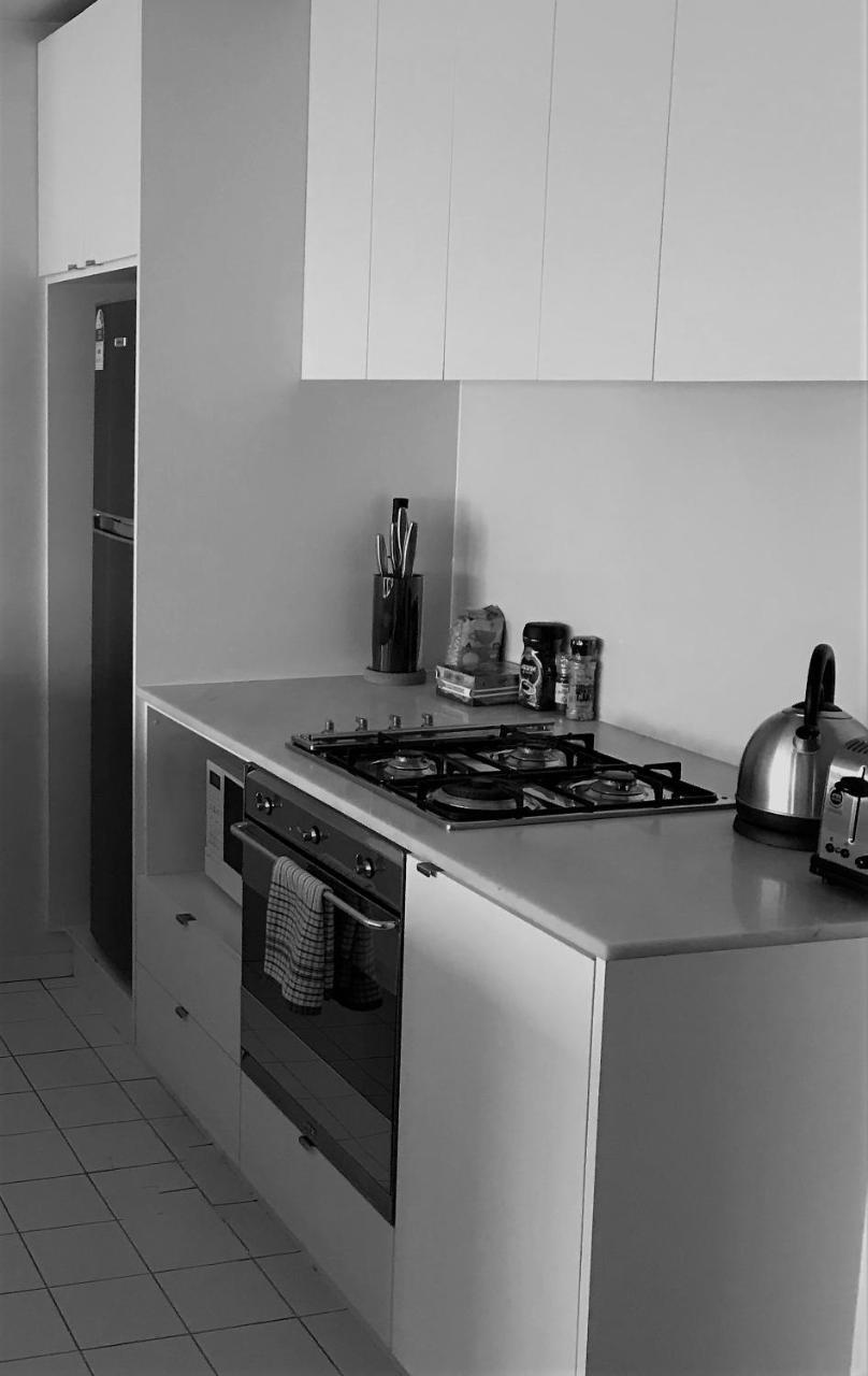 Readyset Apartments At Liberty Мельбурн Экстерьер фото