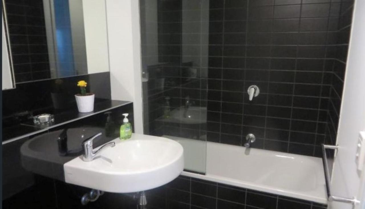 Readyset Apartments At Liberty Мельбурн Экстерьер фото